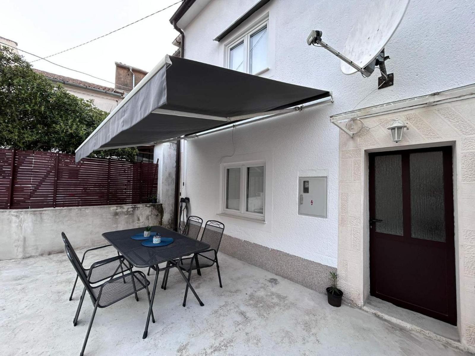 Holiday Home Omišalj Eksteriør bilde