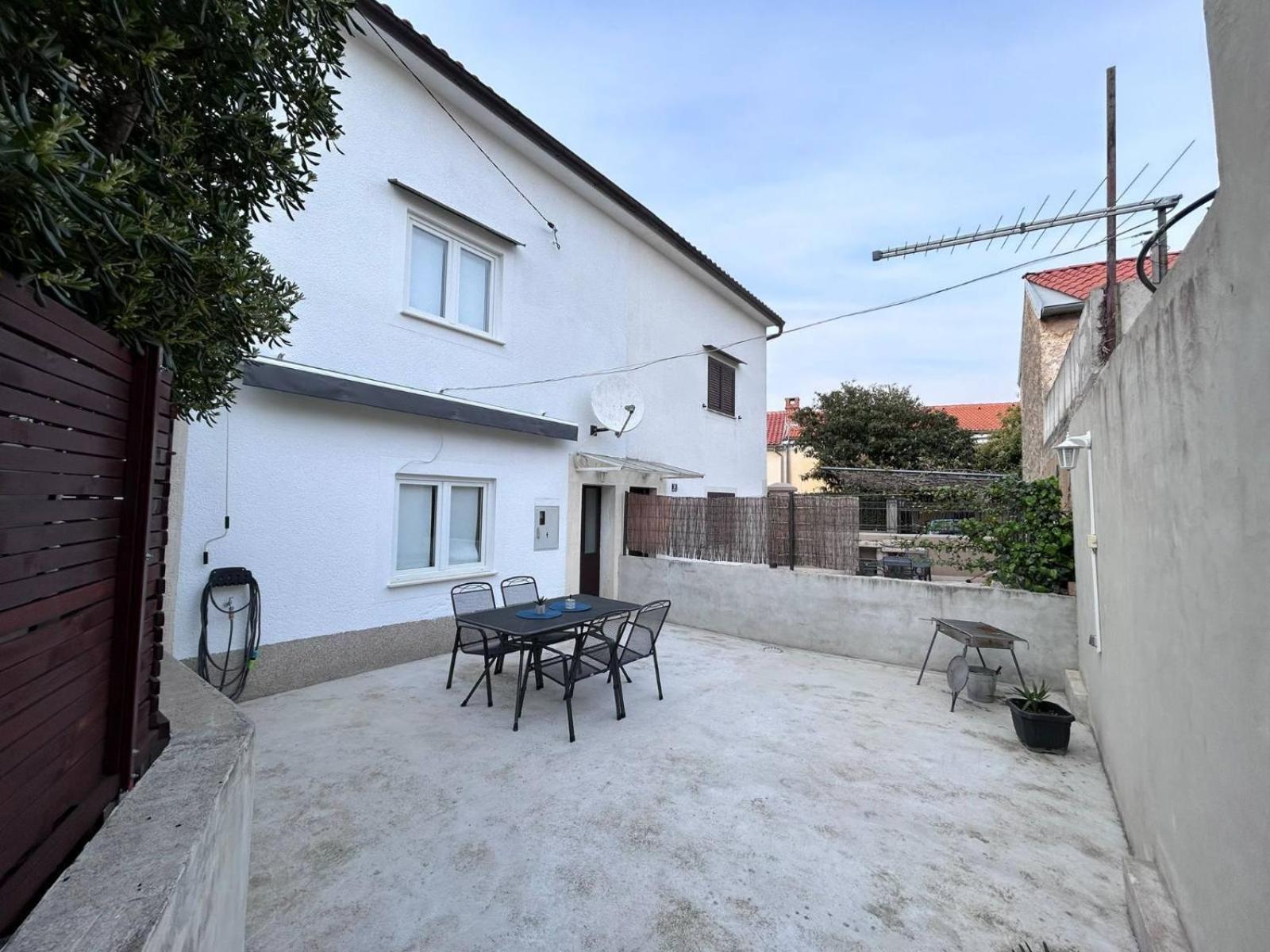 Holiday Home Omišalj Eksteriør bilde